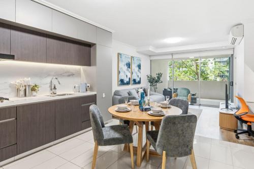 Modern Luxe Urban Comfort in Central Green Heart