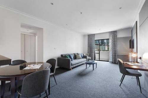 Modern Nomads King Size 1BR with Pool in the Heart of Melbourne