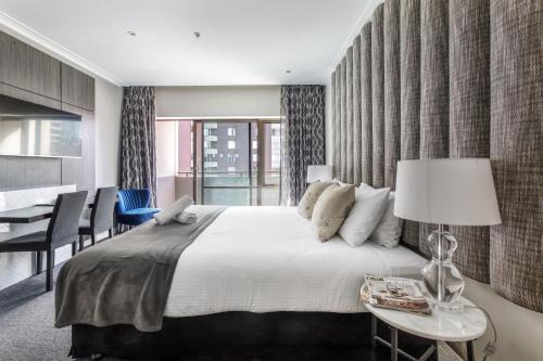 Modern Nomads Lovely King Size Studio with Balcony and Pool
