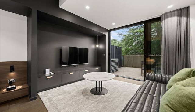 Modern Studio w/Secure Parking & Haig Park Views! in Braddon