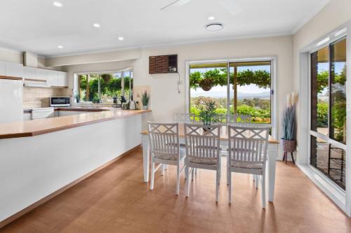 Monkey Gully Retreat - Pool - Mansfield - Sleeps 9
