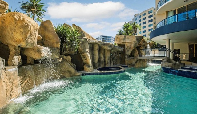 Mooloolaba Beachfront: Superior Resort Apartment