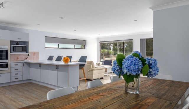 Moona Beach House by Experience Jervis Bay