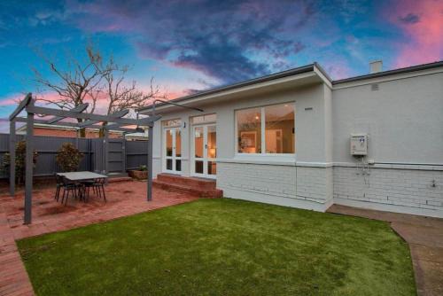 Morris & Eaton Cottages in Vibrant Cumberland Park