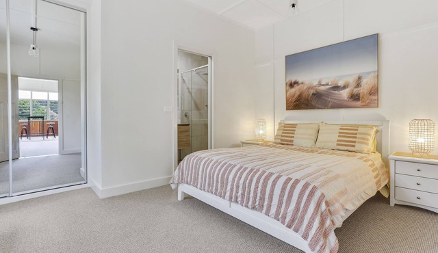Nautical Hideaway - 4 bedroom historic charm
