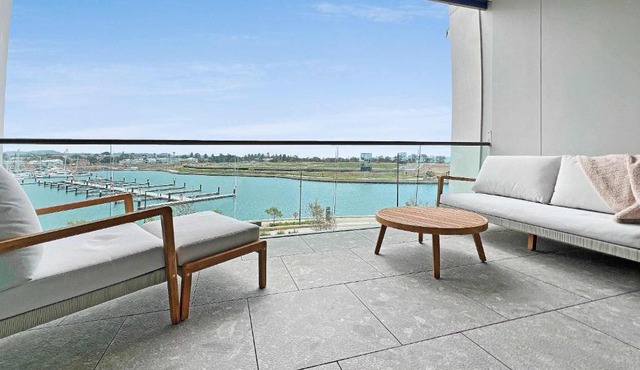 Nautilus View - Luxury Marina Getaway