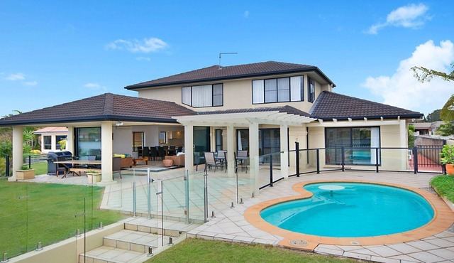 Nirvana Waters - Absolute Waterfront Escape with Private Pontoon & Pool - Holiday Yamba