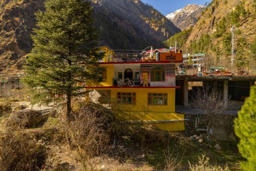 Nomads Hostel in Kasol