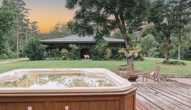 Nulla Nulla Sanctuary Homestead- Country property for up to 8 guests & 2 dogs in Bellbrook
