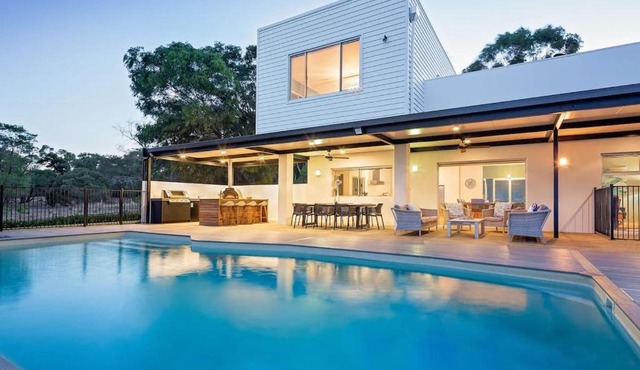 Oasis - Tranquil Getaway with Pool and Scenic Outlooks