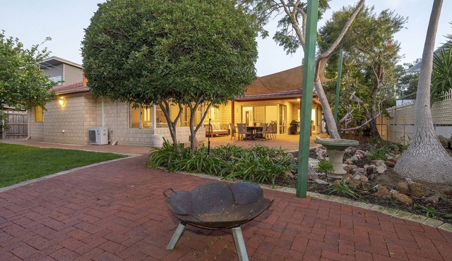 Ocean Pines: beachside family favourite in quiet leafy street