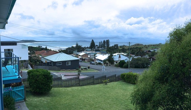 OCEAN VIEWS & CLOSE TO SHOPS & CAFES