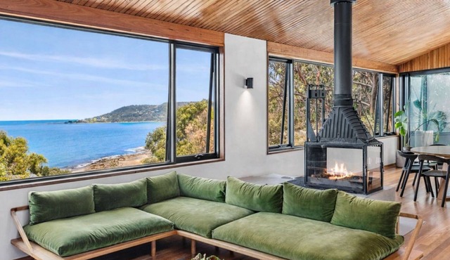 Ocean Winds Lorne - Spacious three-level coastal retreat