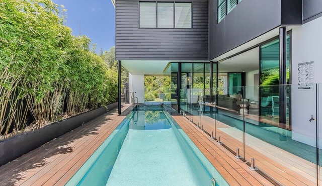 Oceans Echo - Beachfront luxury holiday home