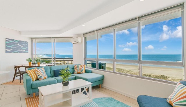 Oceanside Resort - Absolute Beachfront Apartments