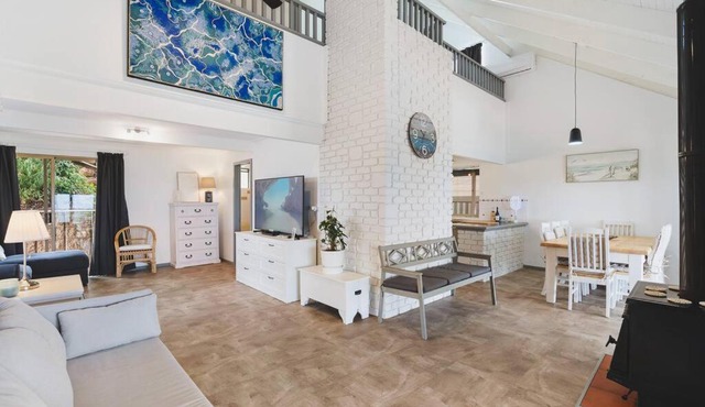 Oceanview Manor by "Peppy Beach Retreats" - Two Houses in One with Panoramic Views