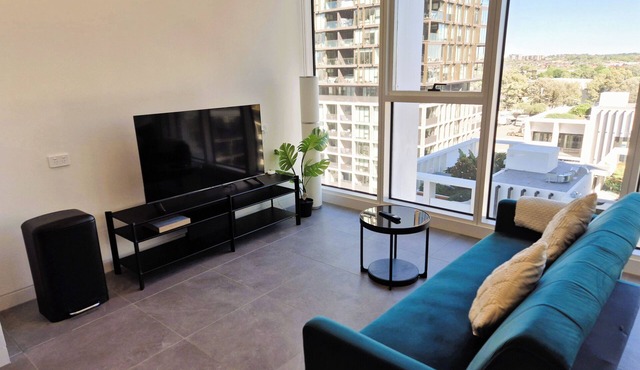 Olympic Park 1BR: Pool | Gym | Free Secure Parking