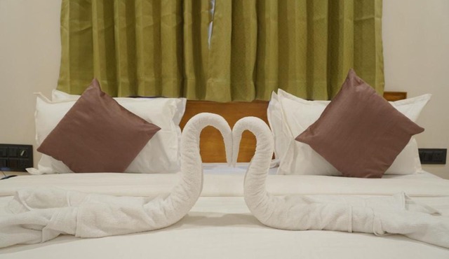 Palm Glow Resort in Devpar