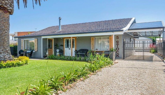 Palm Tree Cottage - Aldinga Beach - C21 SouthCoast Holidays
