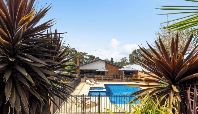 PANORAMA SUPER SIZED OUTDOOR HEATED POOL & SPA ENTERTAINER,TOOTGAROOK