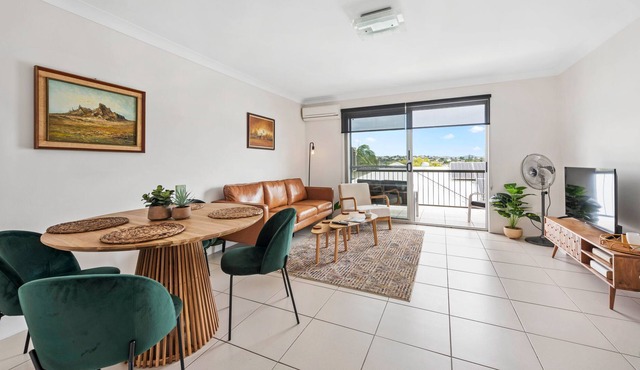 Panorama Views! ~ 2Bed/1Bath/1Car ~ Bulimba