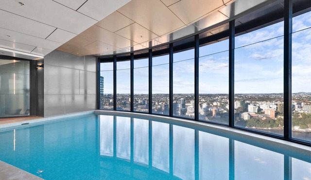 Panoramic Views Apartment & High-Rise Pool and Gym