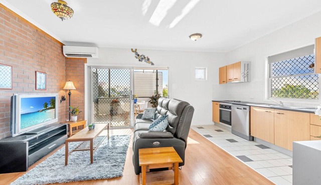 Park & Explore Brisbane from a Prime Location
