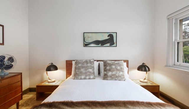 Parkside Hideaway - Beautiful Art Deco Design