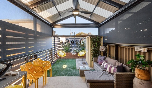 Peaceful Retreat Steps from Semaphore Beach