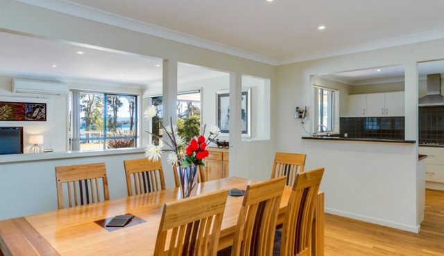 Peaceful Waterfront by Book Jervis Bay - wheelchair accessible - Stunning Location for Family Holiday