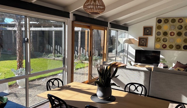Perfect position in Somers - 150m to beach and 3 minutes walk from cafe