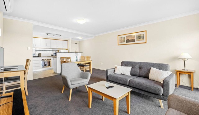 Perth Family Getaway| Pool & Parking