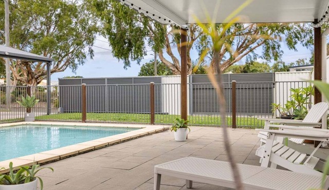 Pet Friendly Beachside Hideaway - Lazy on Lowry