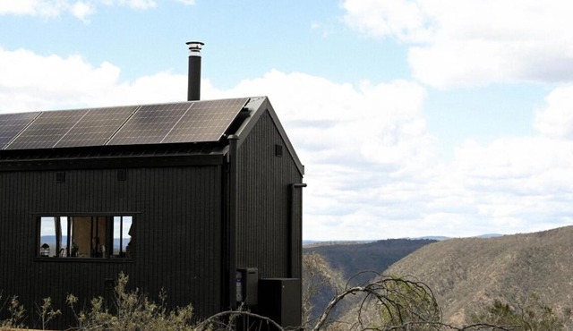 Pet Friendly Off-Grid Cabin Secluded in Nature -Zaid