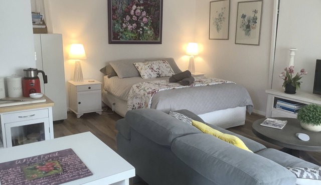 Pet friendly self contained accommodation set in a private garden