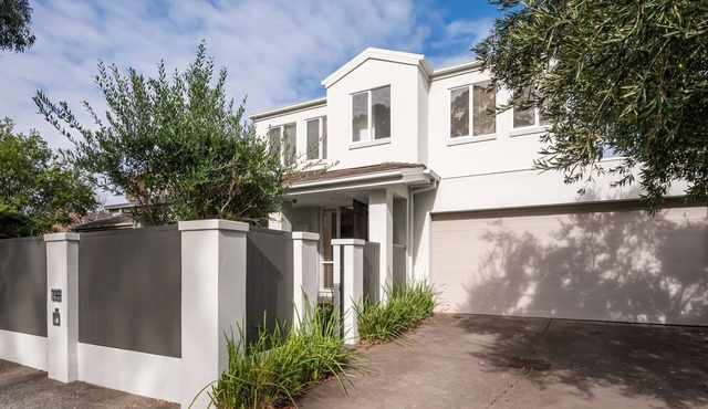 Pet Friendly - Simply Hampton by Property Mums