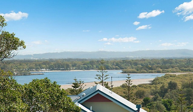 Pilotage 1 - Elevated Yamba Escape with River, Ocean & Sunset Views - Holiday Yamba