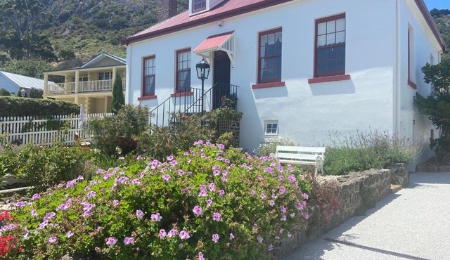 Poet's Cottage Stanley