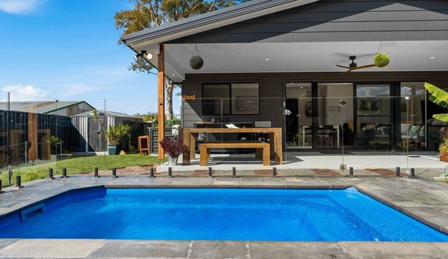 Pool Side Point Oasis by Book Jervis Bay - Plunge Pool