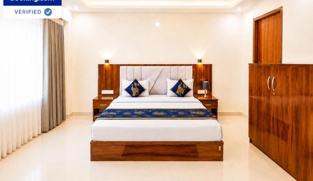 Premium Radhe Dham Hotel & Restaurant - Fully AC - Only 5 Min Drive to Prem Mandir, Newly Build