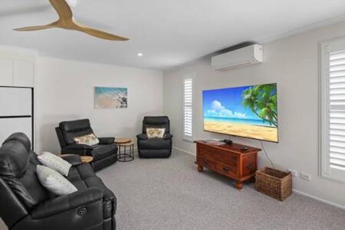 Private Escape | Mooloolaba Close & Courtyard