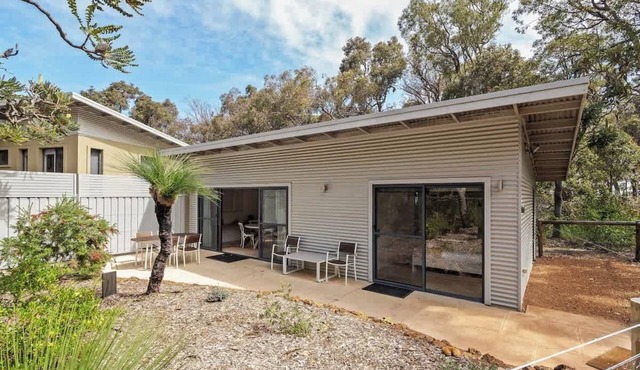 Private One-Bedroom Studio Nestled in Bushland