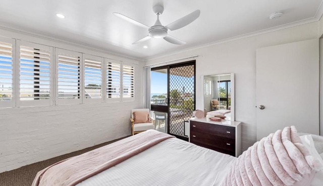 Quaint 2-Bed Beach Abode with Ocean Views