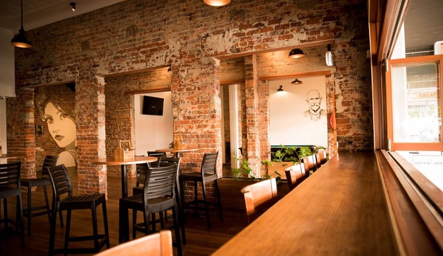Queens Arms Hotel