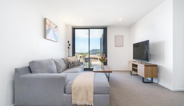 Quiet Modern 1BR with Private Balcony - Hosted by Canstay