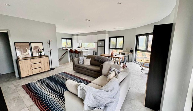 Quite and large 2 bedroom - Sleeps 6 - 2 bathrooms