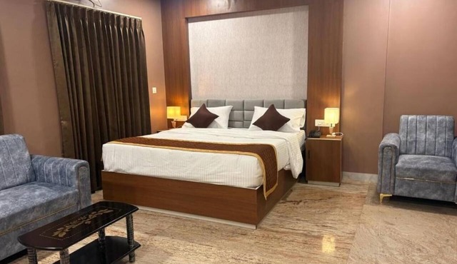 Raj Hussain Landmark Hotel