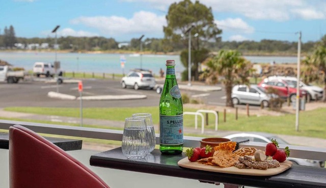 Reddall Waterside Stay