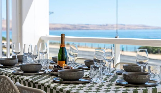 Reef House: Pool Beachfront Near Wineries