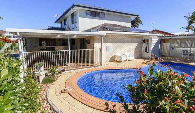 Relax & Unwind: Poolside Paradise